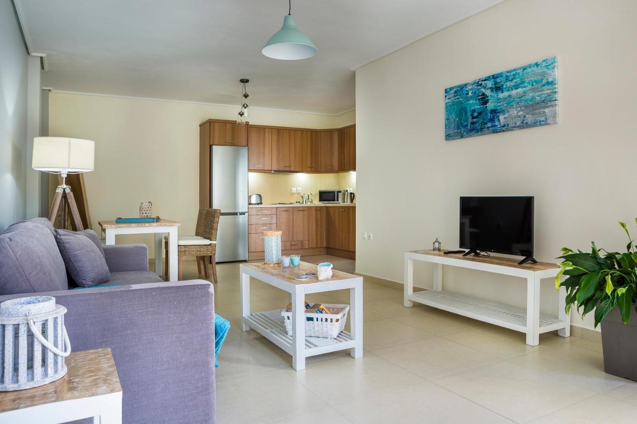 Apartment Lilly, Apartment With Communal Pool, 10 Meters From Sea Sami  Buitenkant foto