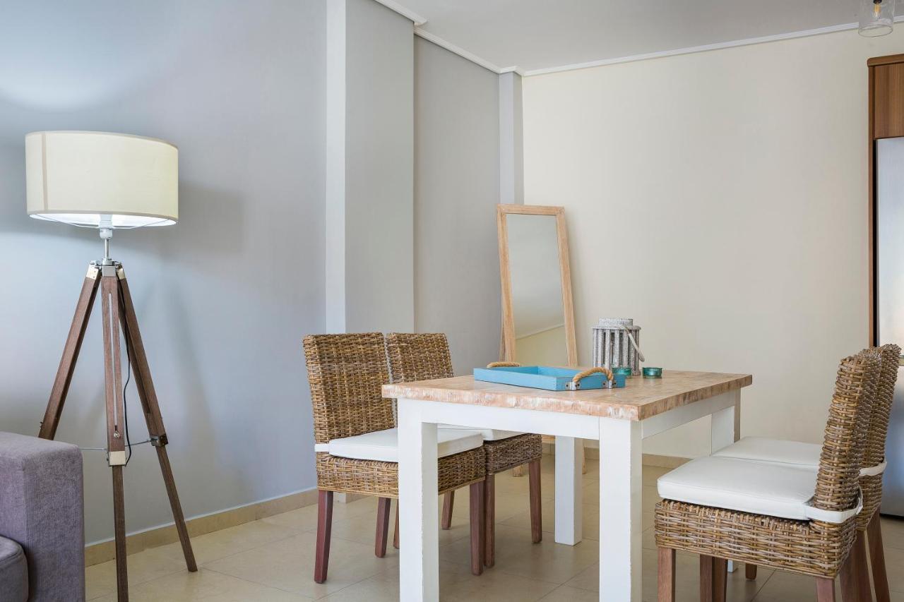 Apartment Lilly, Apartment With Communal Pool, 10 Meters From Sea Sami  Buitenkant foto